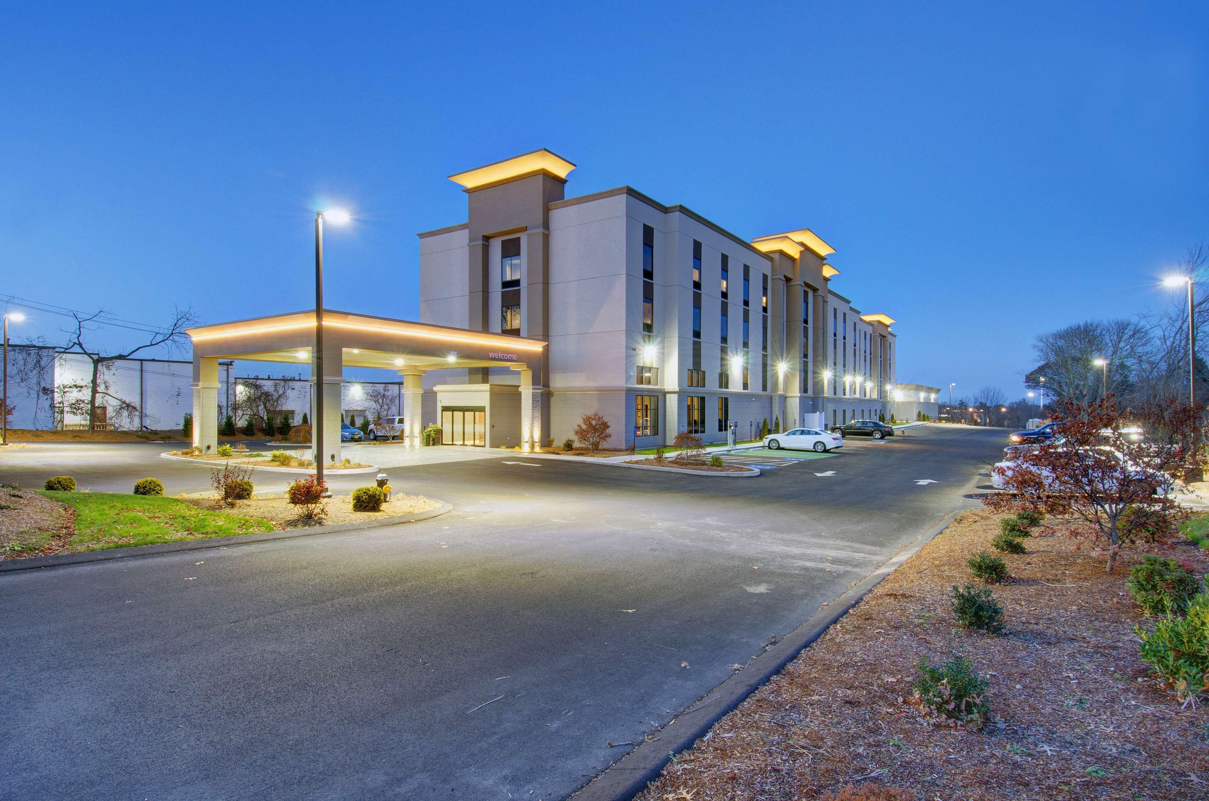 Hampton Inn & Suites Boston/Stoughton Exterior photo