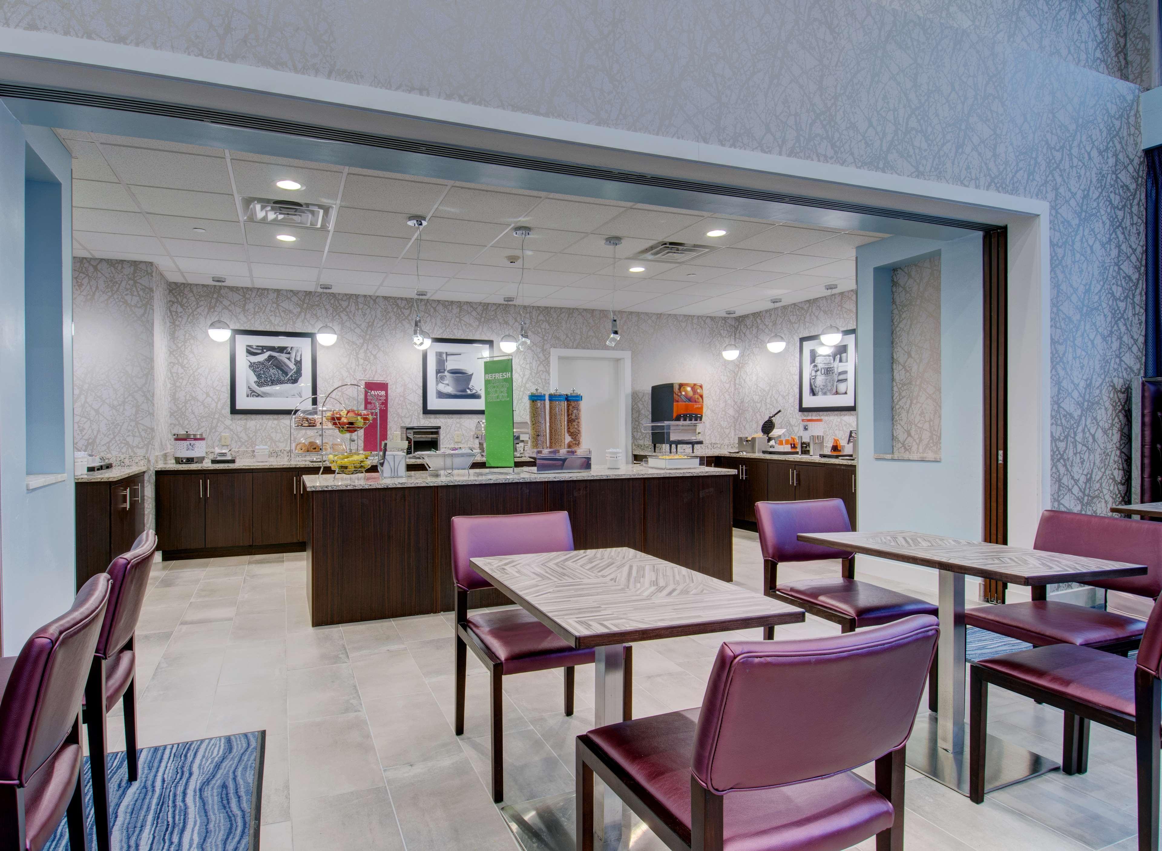 Hampton Inn & Suites Boston/Stoughton Exterior photo