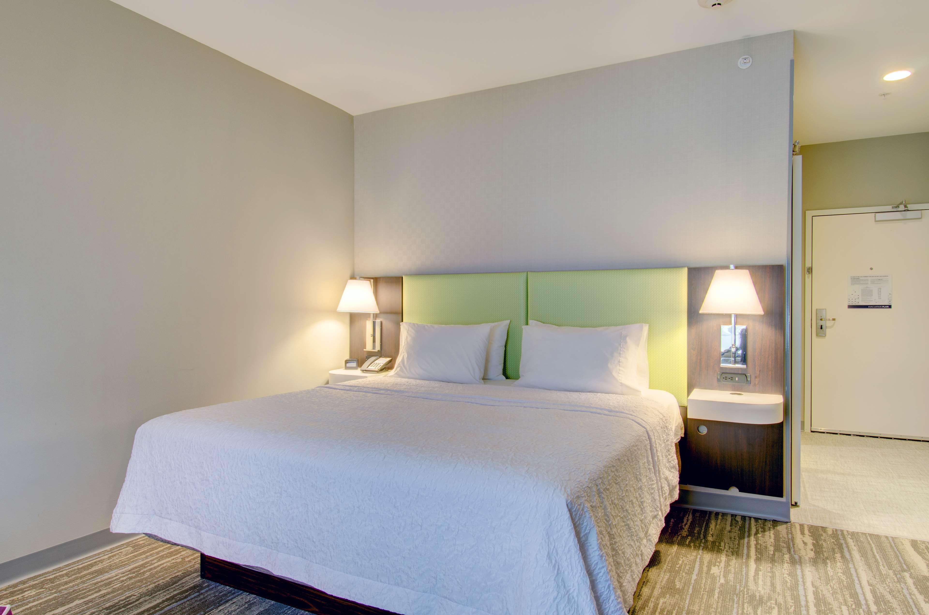 Hampton Inn & Suites Boston/Stoughton Exterior photo