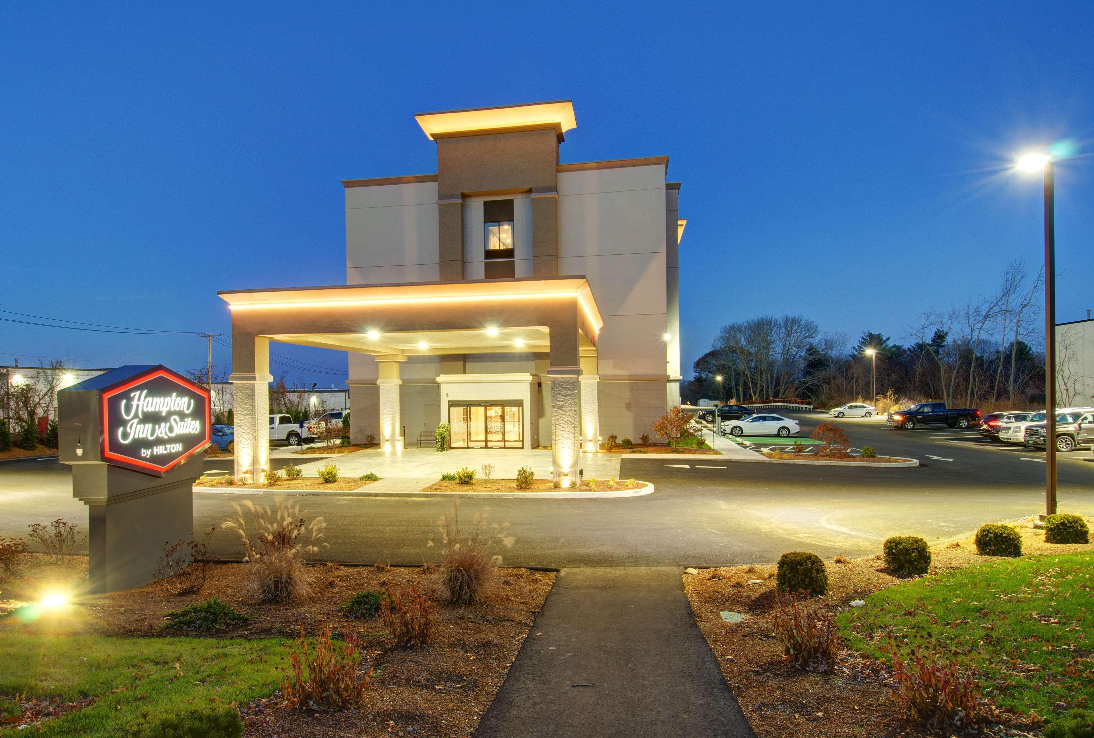 Hampton Inn & Suites Boston/Stoughton Exterior photo