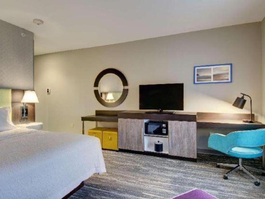 Hampton Inn & Suites Boston/Stoughton Exterior photo