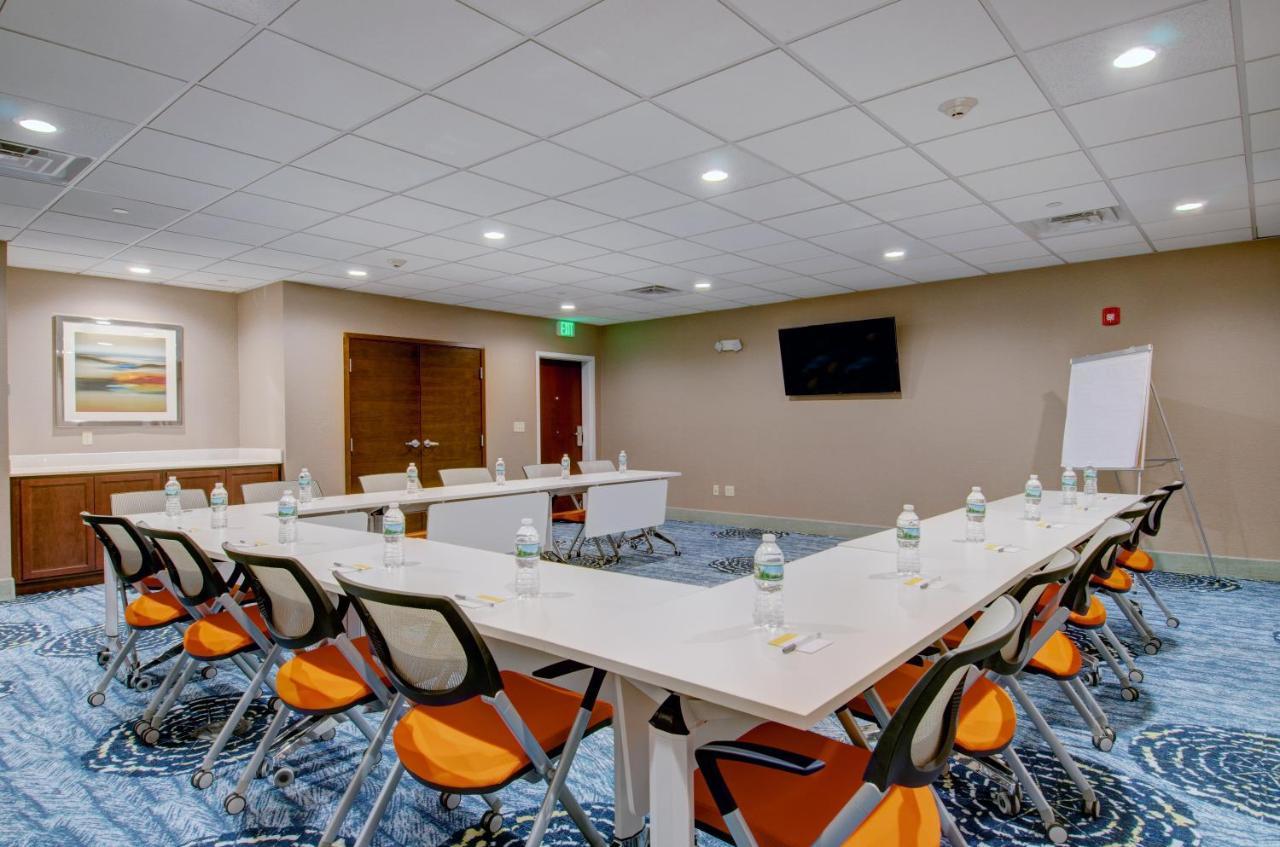 Hampton Inn & Suites Boston/Stoughton Exterior photo