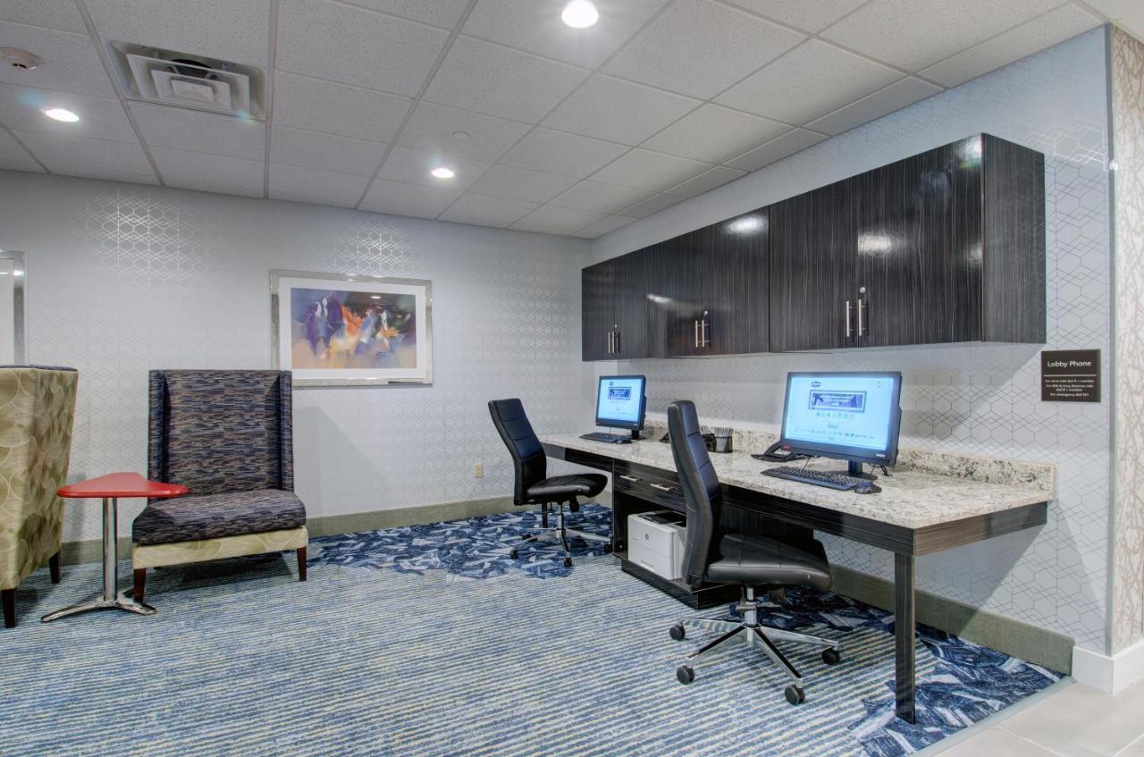Hampton Inn & Suites Boston/Stoughton Exterior photo